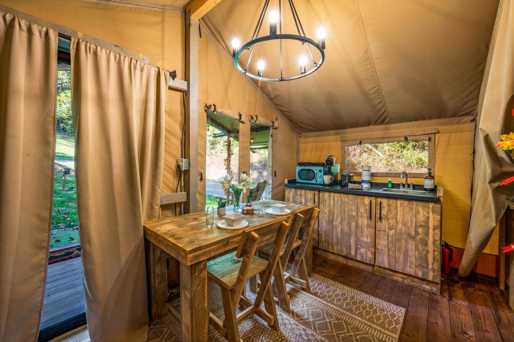 ホテル Firefly Season Glamping セバービル エクステリア 写真